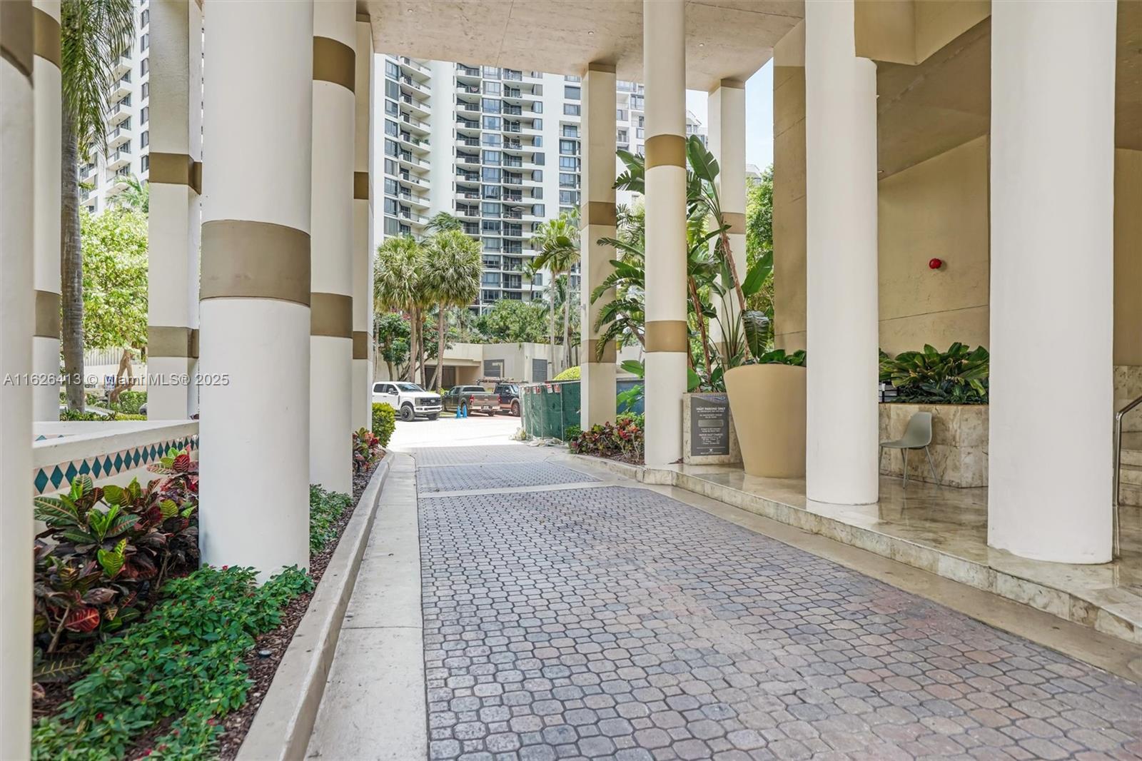 ISOLA CONDO - Residential