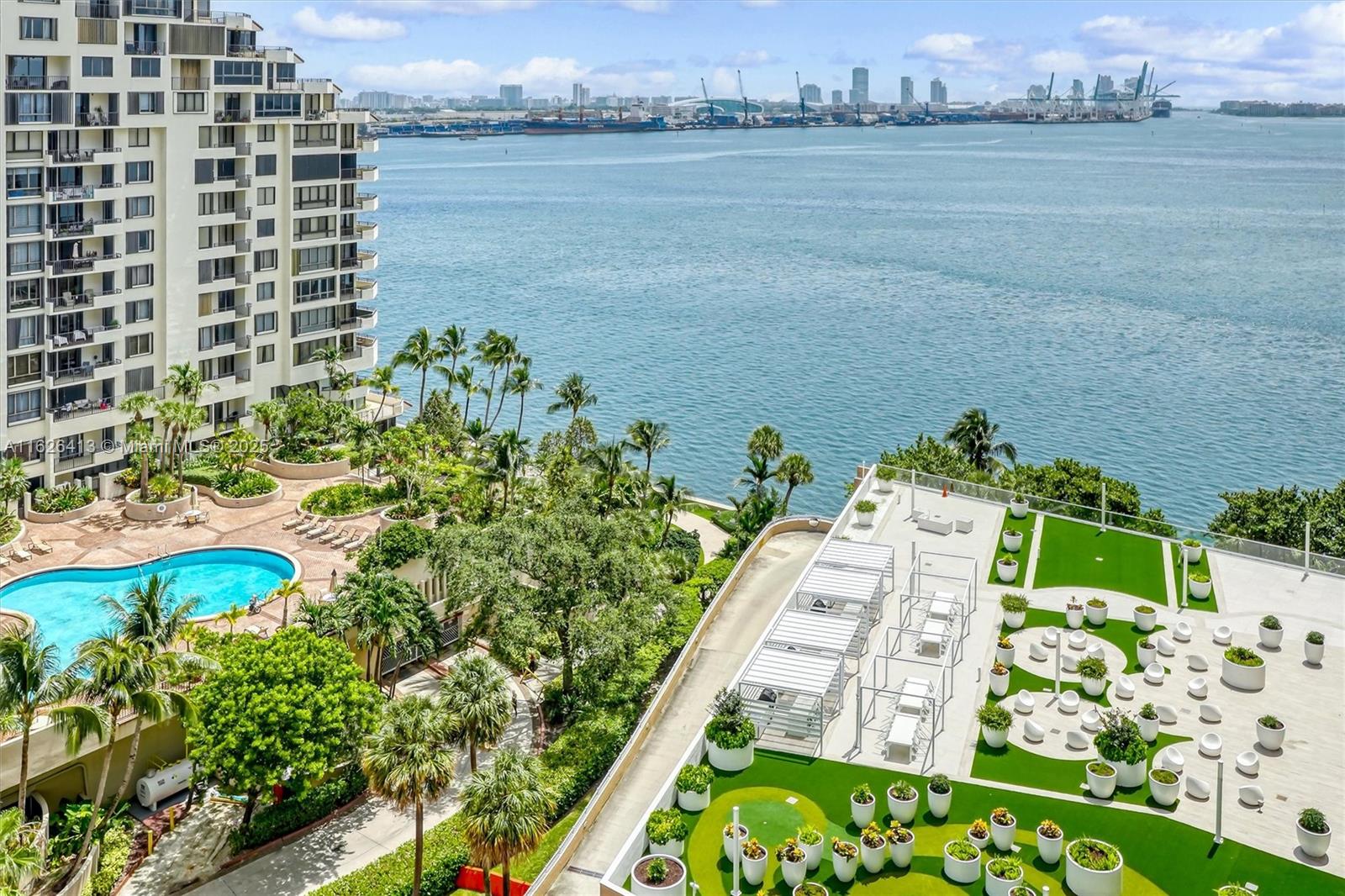 ISOLA CONDO - Residential