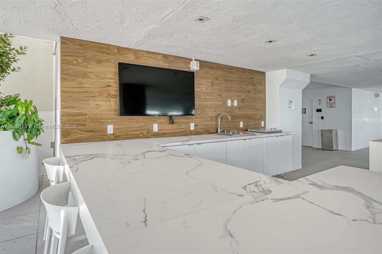 ISOLA CONDO - Residential