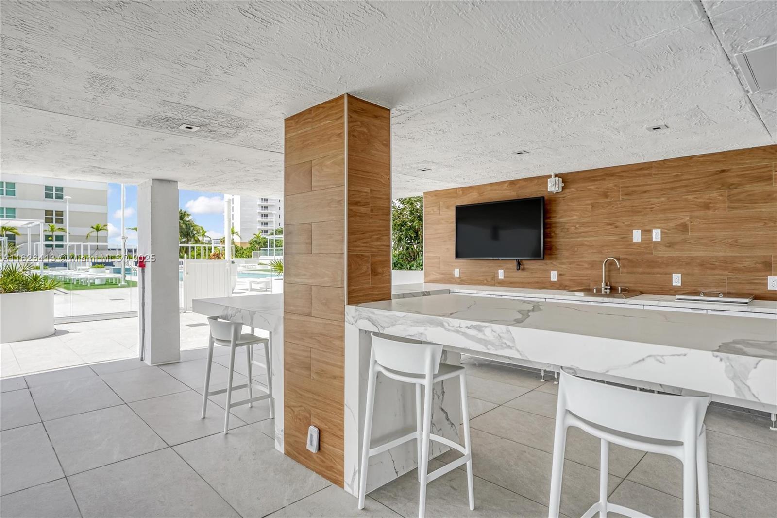 ISOLA CONDO - Residential