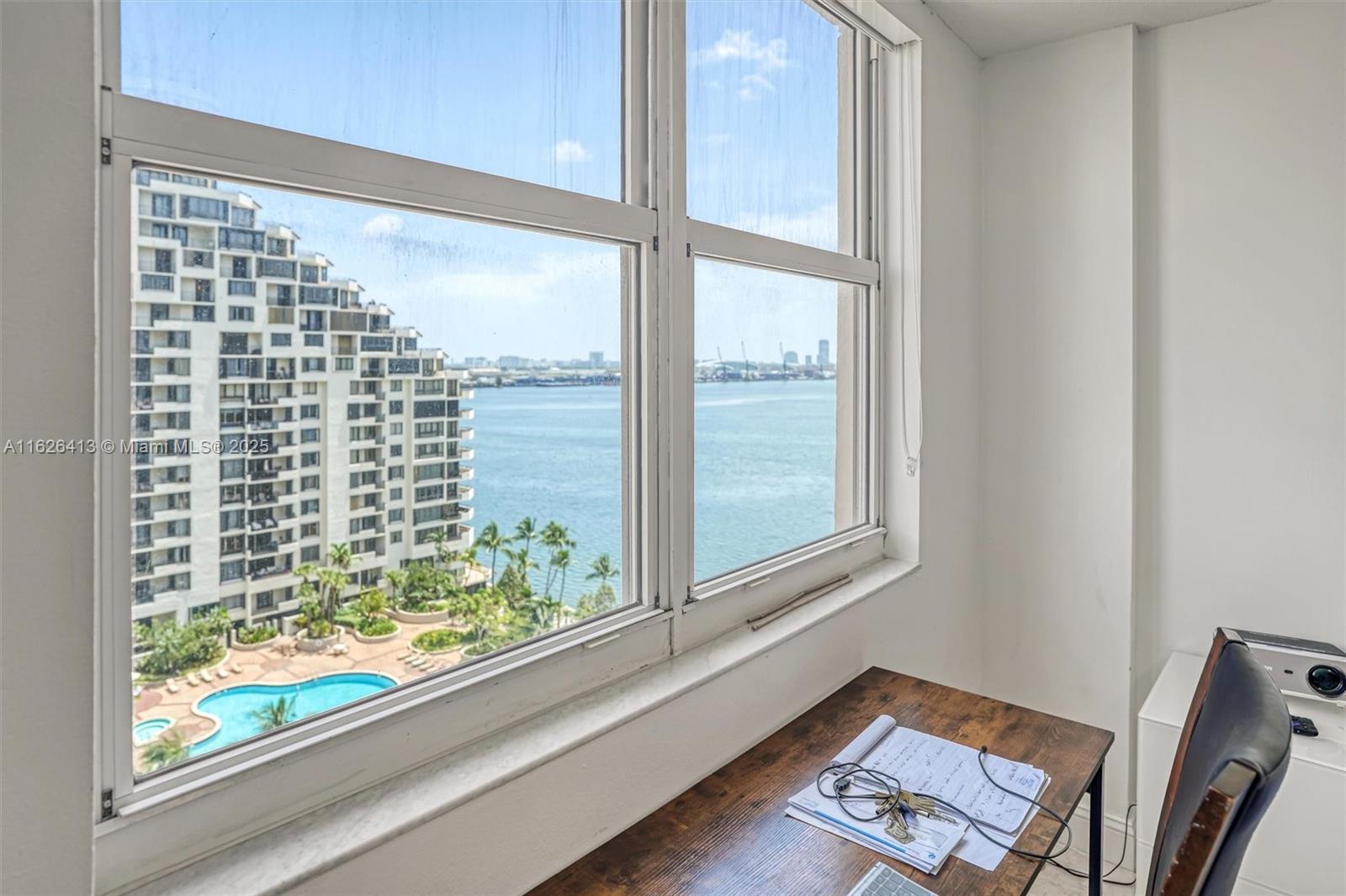 ISOLA CONDO - Residential