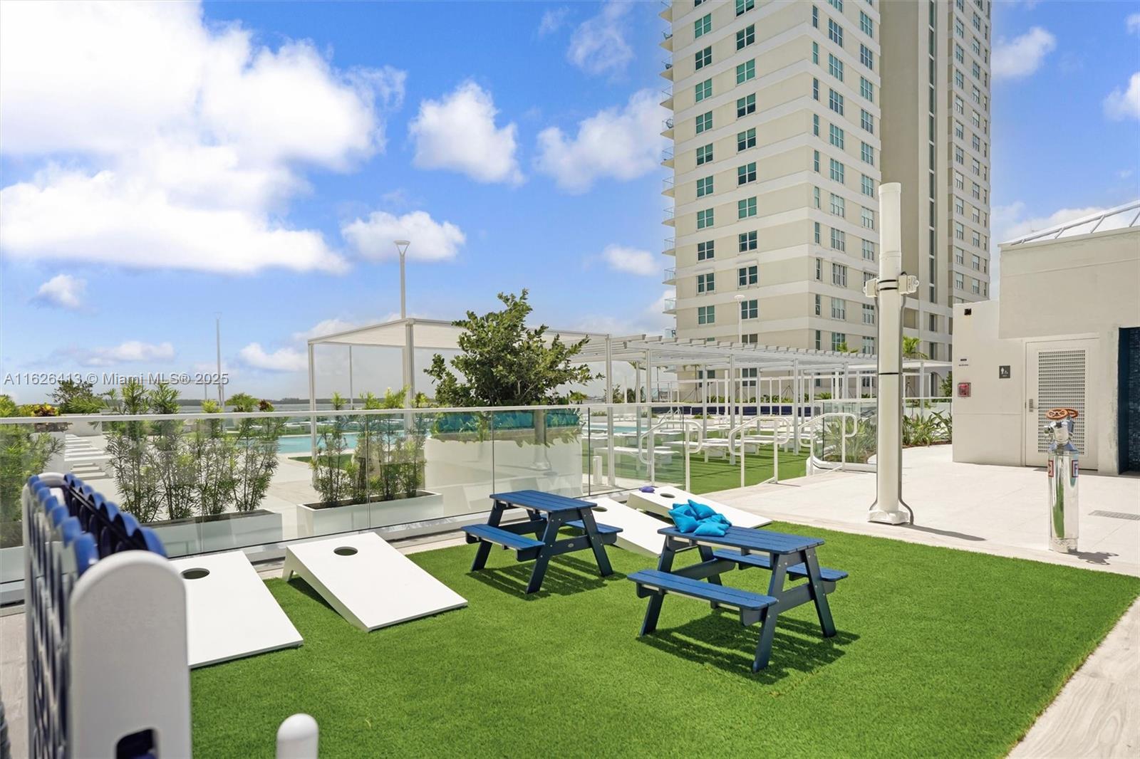 ISOLA CONDO - Residential