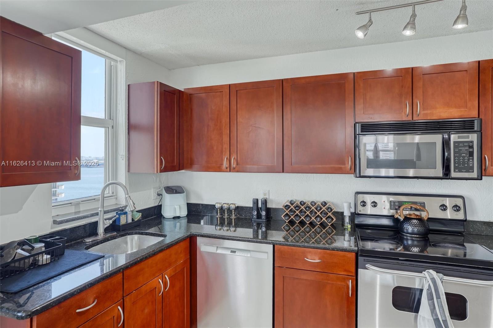 ISOLA CONDO - Residential
