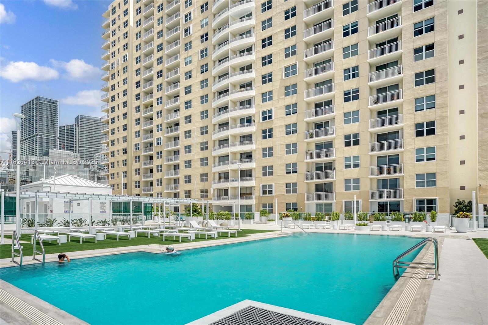 ISOLA CONDO - Residential
