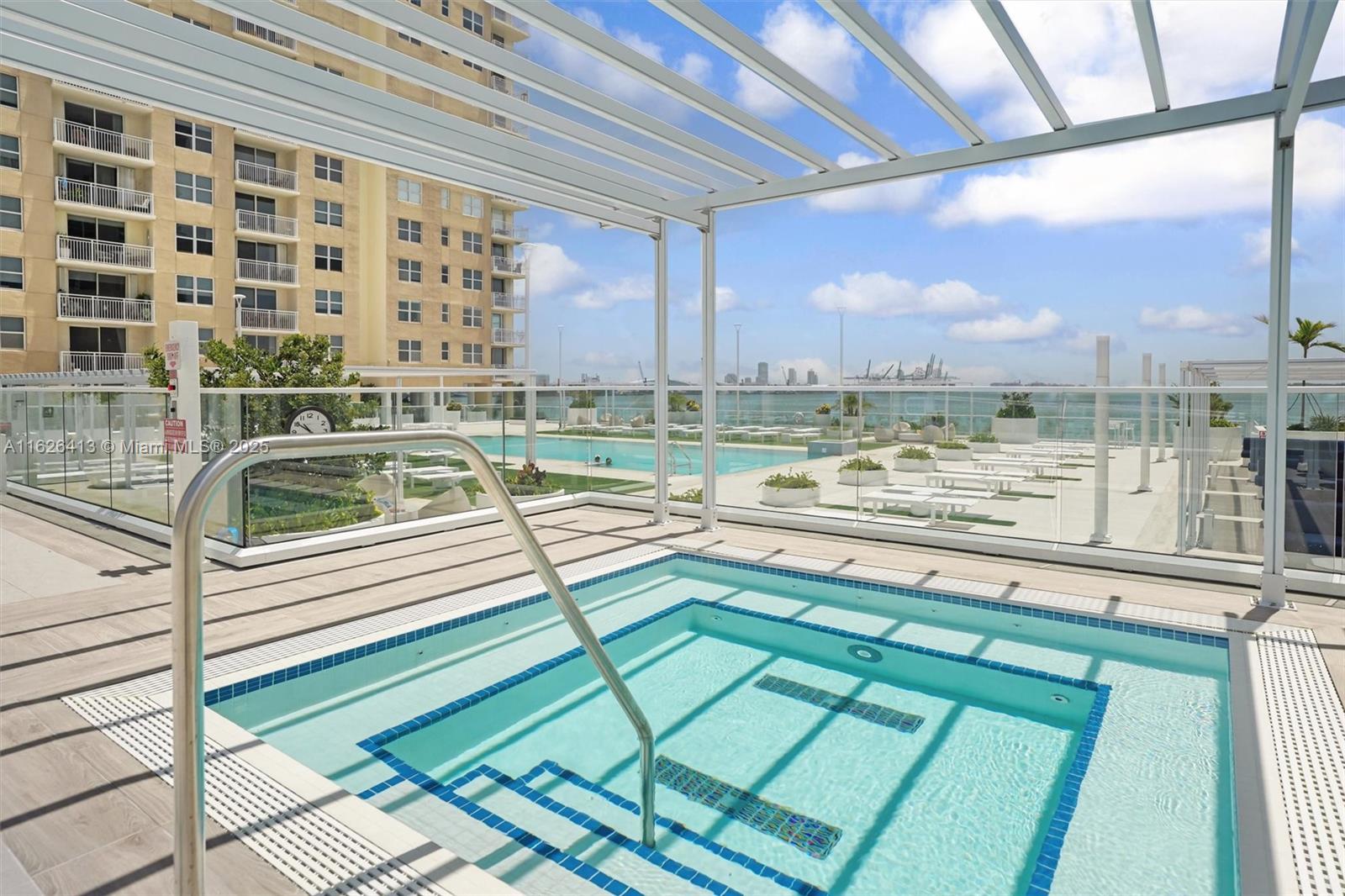ISOLA CONDO - Residential