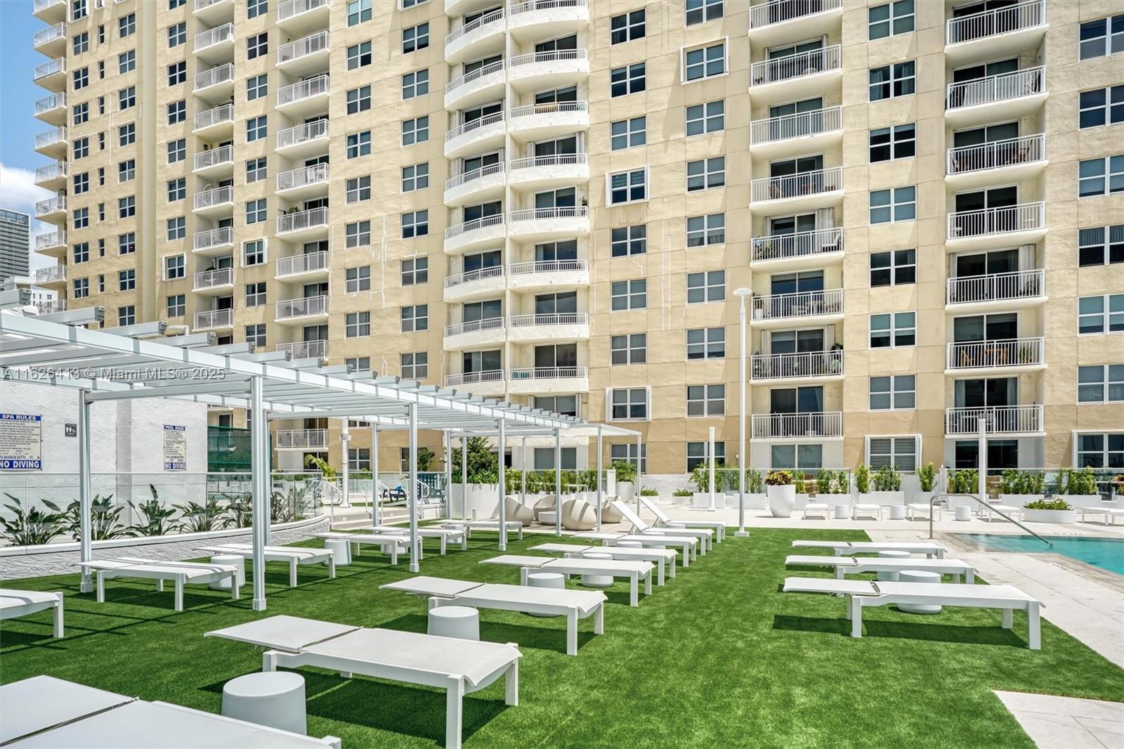 ISOLA CONDO - Residential