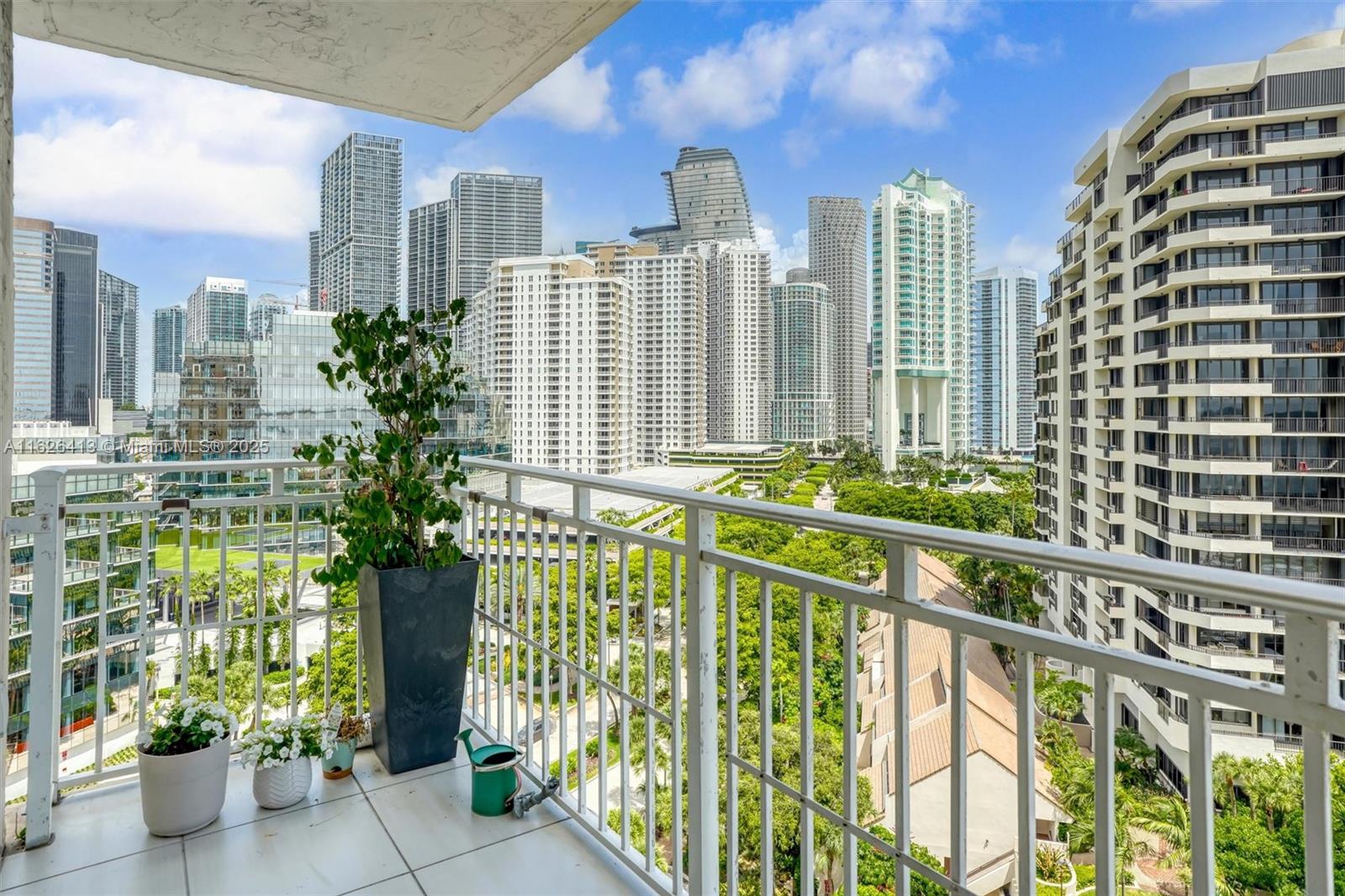 ISOLA CONDO - Residential