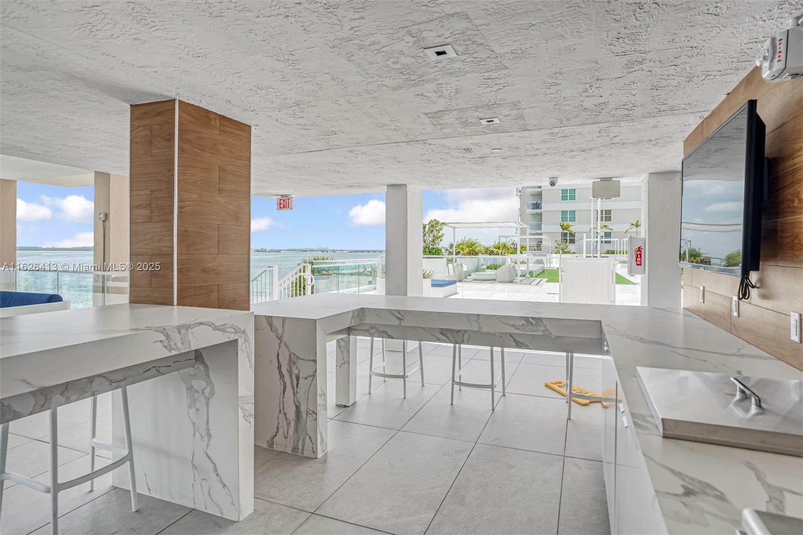 ISOLA CONDO - Residential