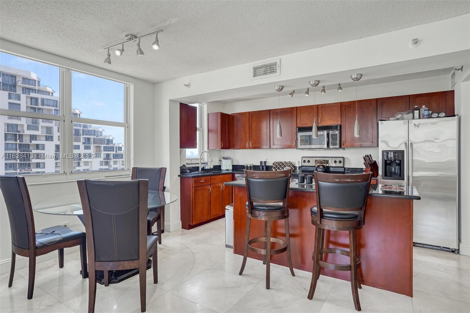 ISOLA CONDO - Residential