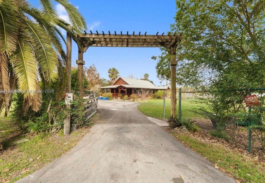 Photo of 850 Old Us Highway 27, South Bay, FL 33493 (MLS # A11982996)