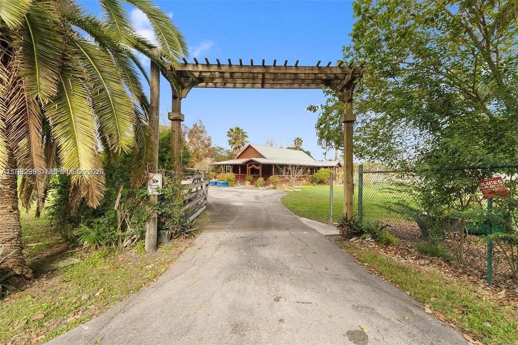 Photo of 850 Old Us Highway 27, South Bay, FL 33493 (MLS # A11982996)