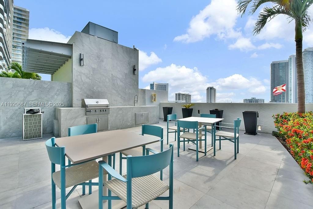 FOUR MIDTOWN MIAMI CONDO - Residential