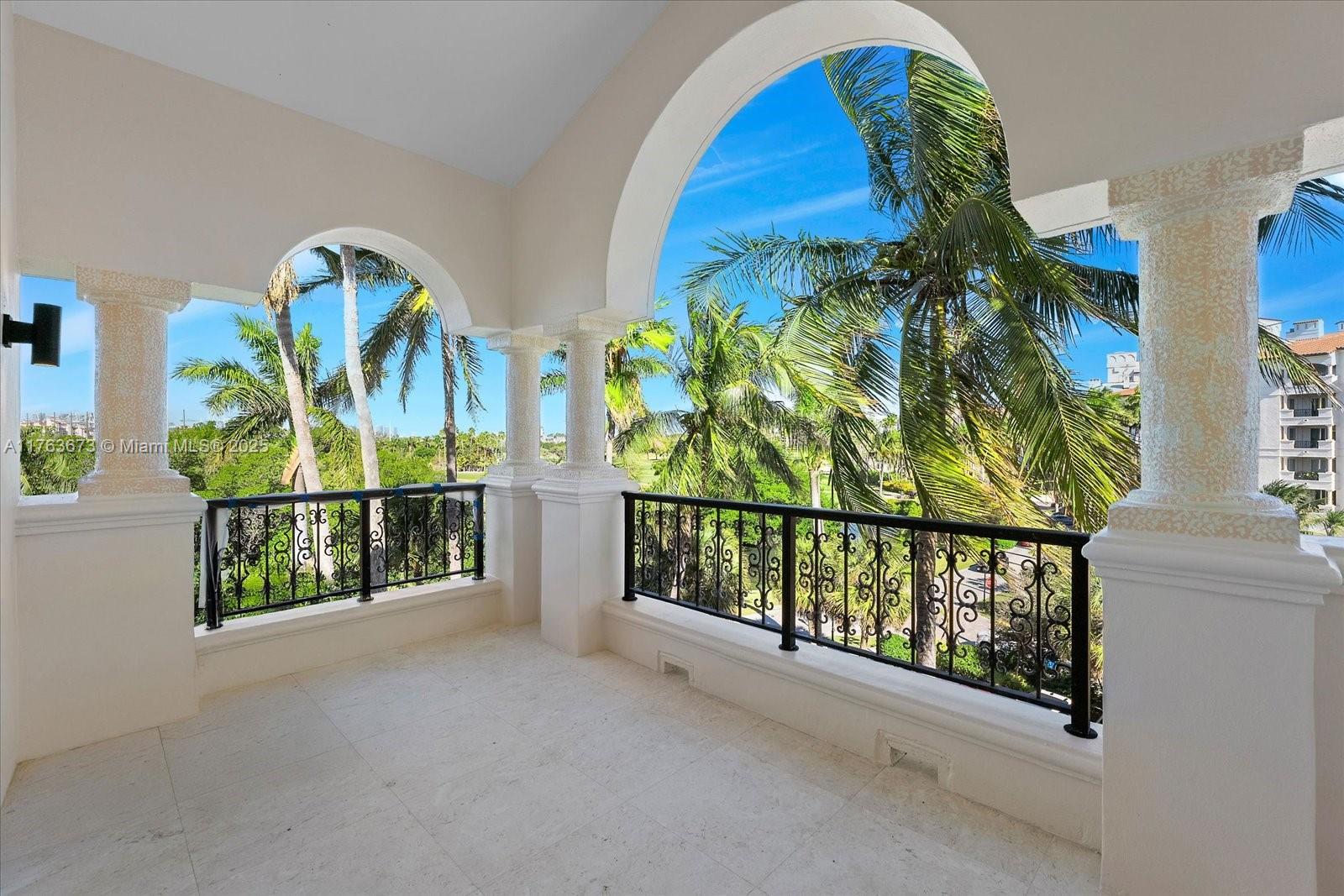 SEASIDE CONDO - Residential