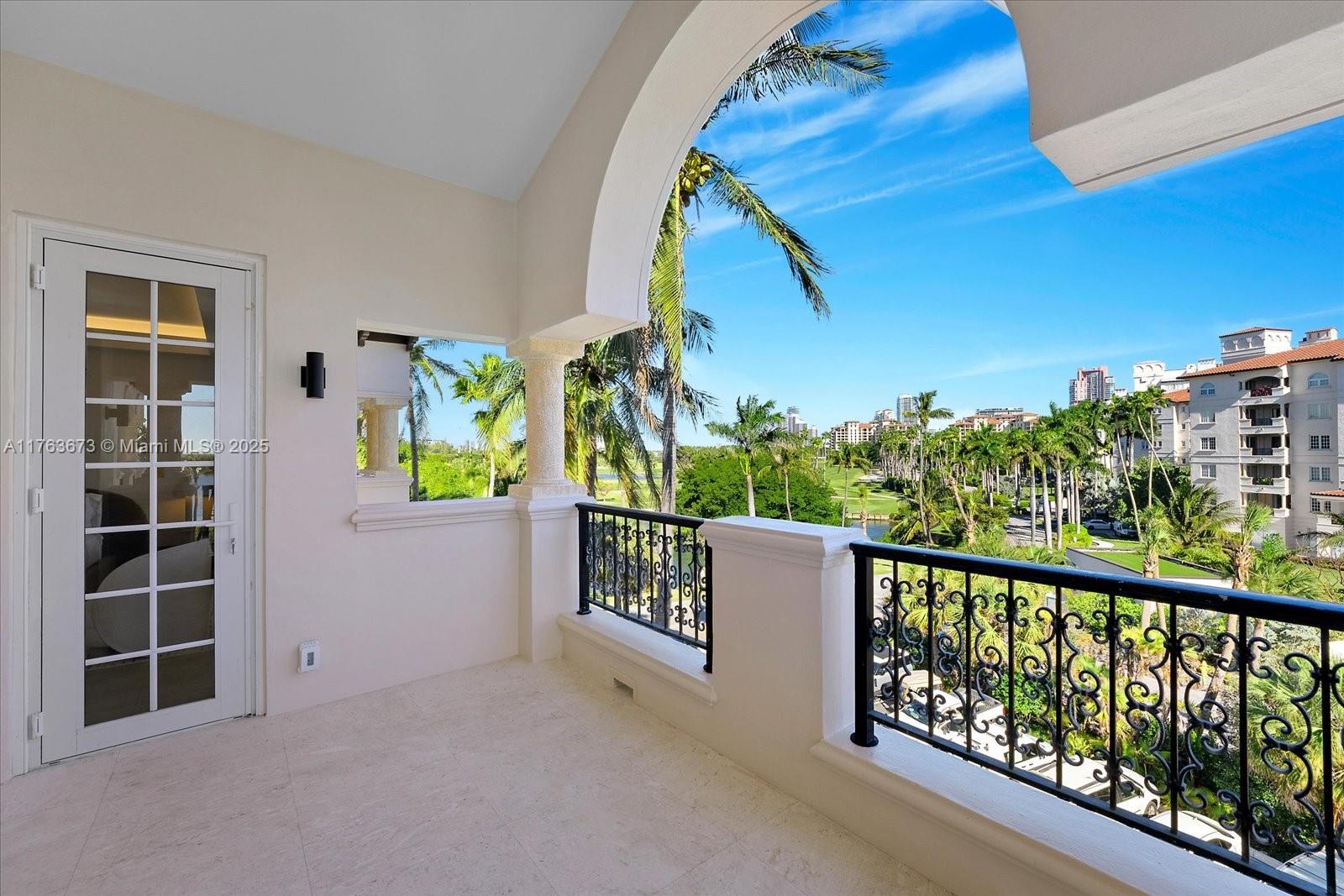SEASIDE CONDO - Residential