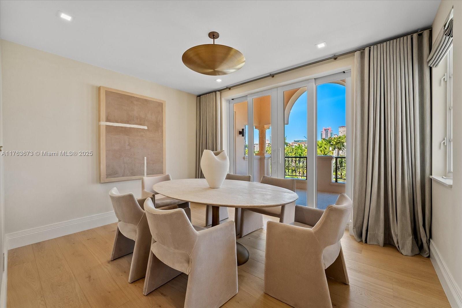 SEASIDE CONDO - Residential