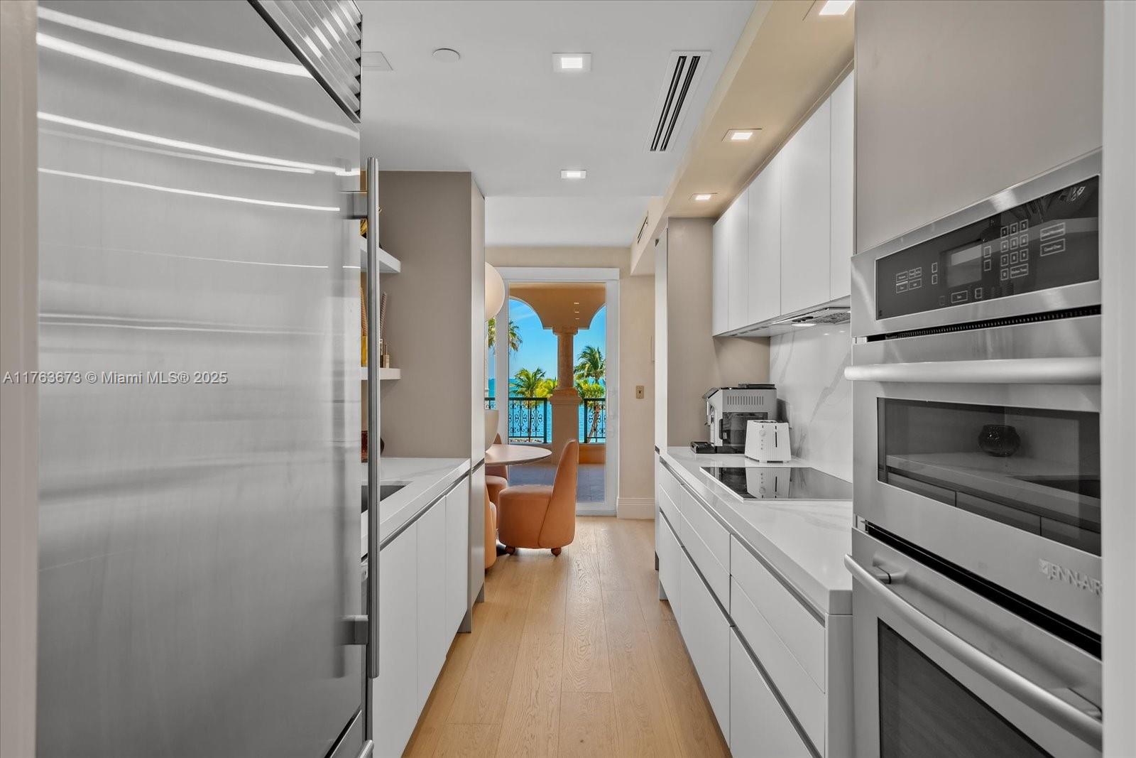 SEASIDE CONDO - Residential