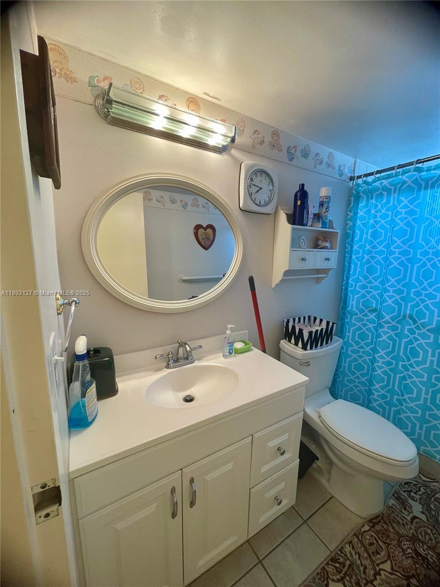 SANDS POINT CONDOMINIUM I - Residential