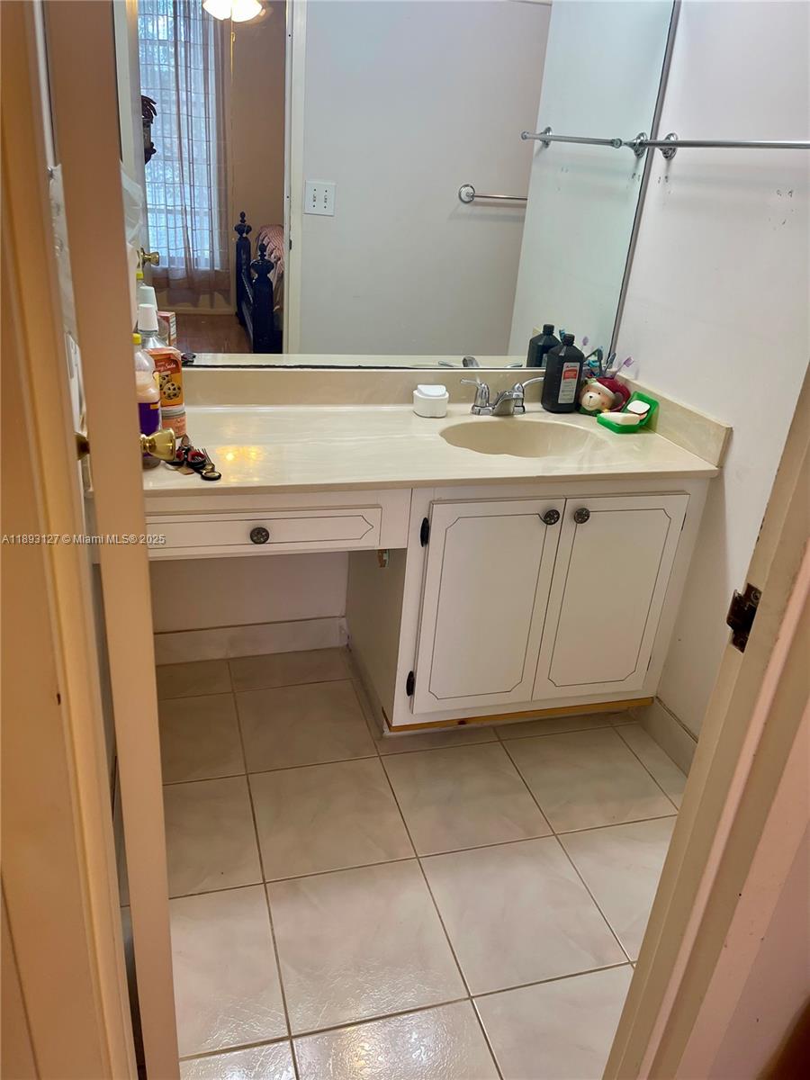 SANDS POINT CONDOMINIUM I - Residential