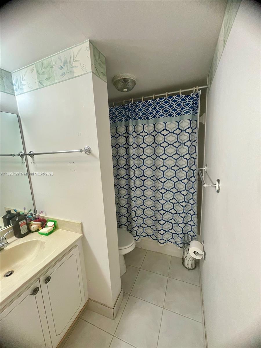 SANDS POINT CONDOMINIUM I - Residential