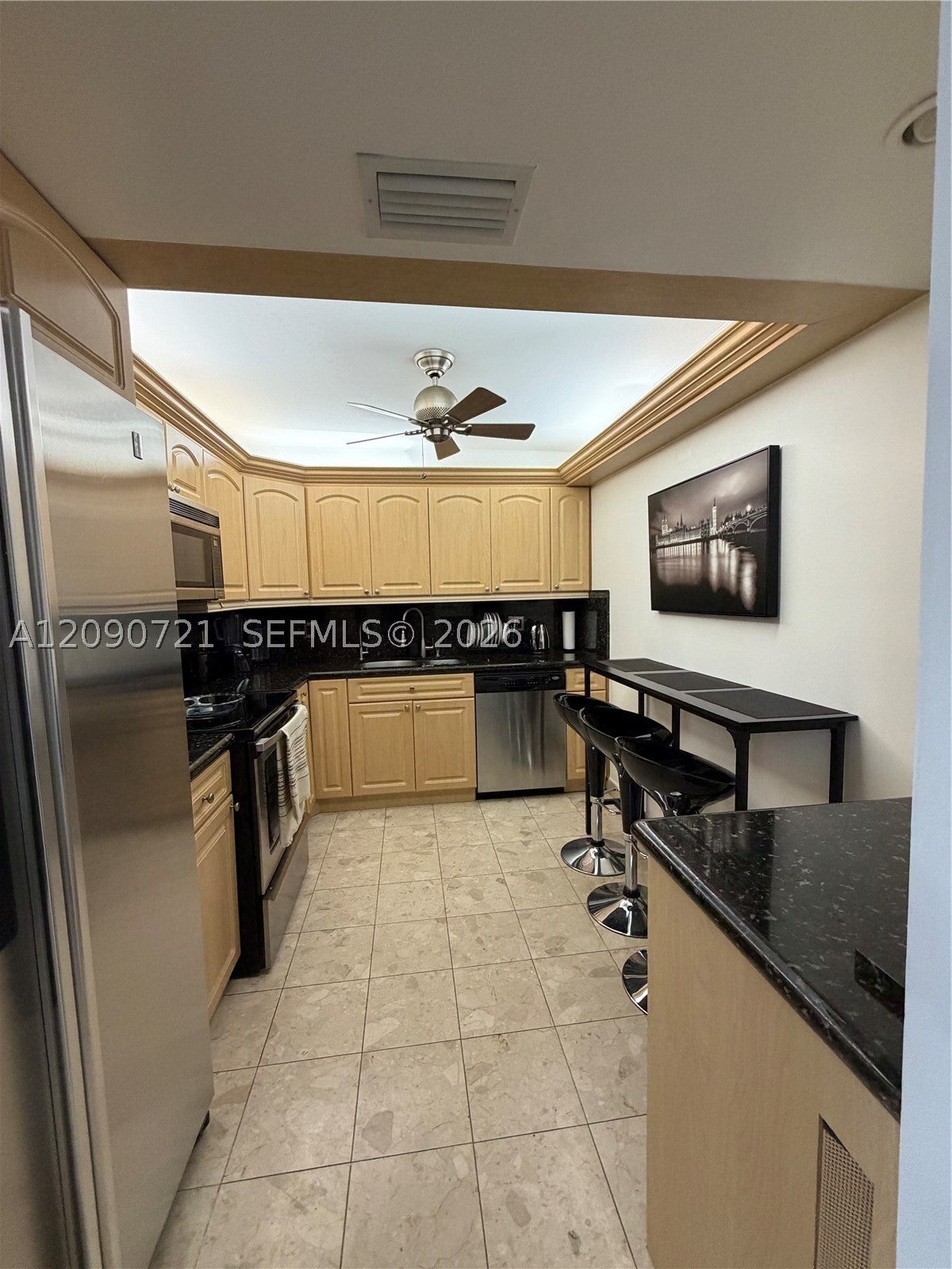 2500 Parkview Dr 907
