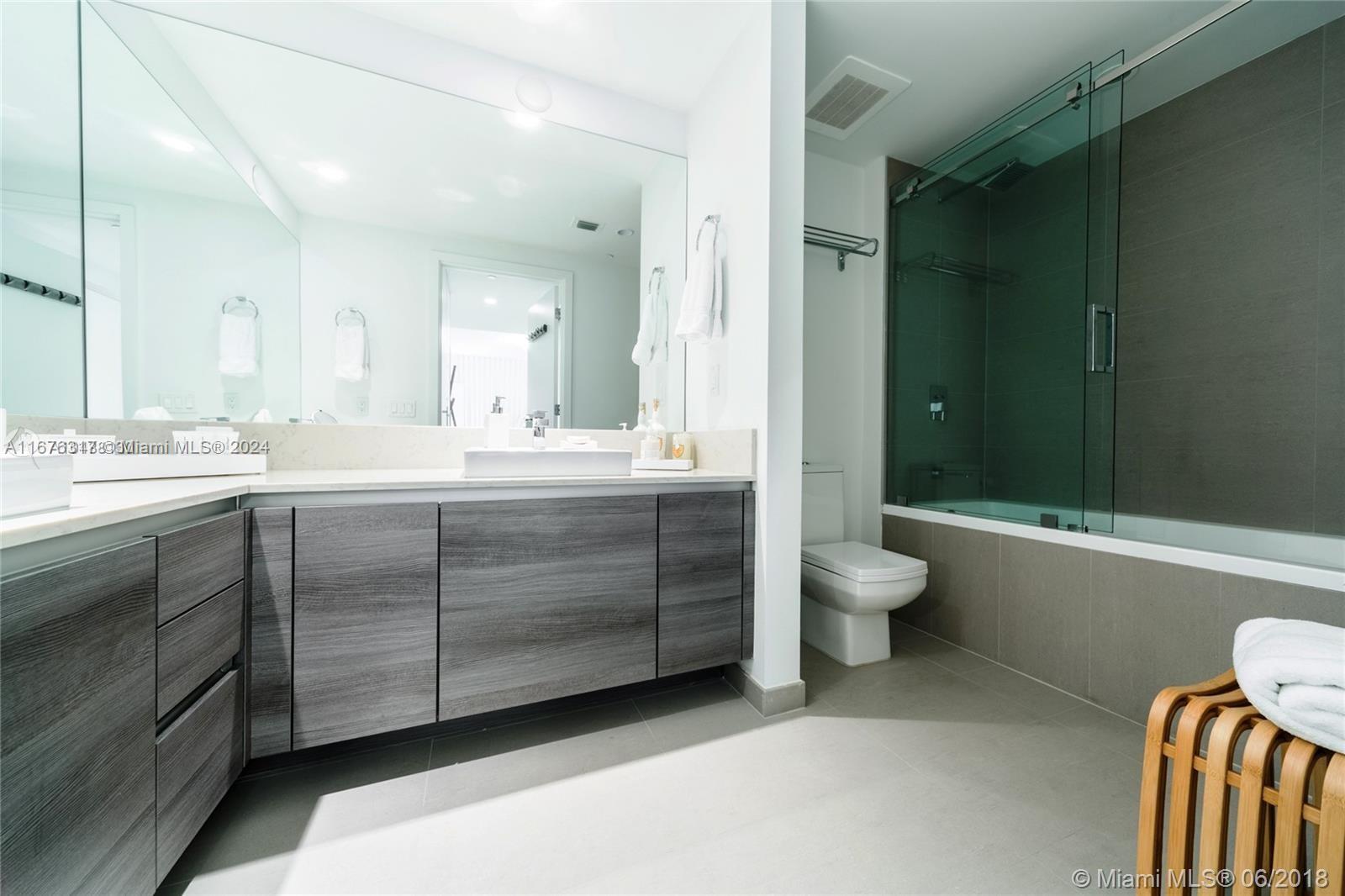 THE BOND (1080 BRICKELL) - Residential
