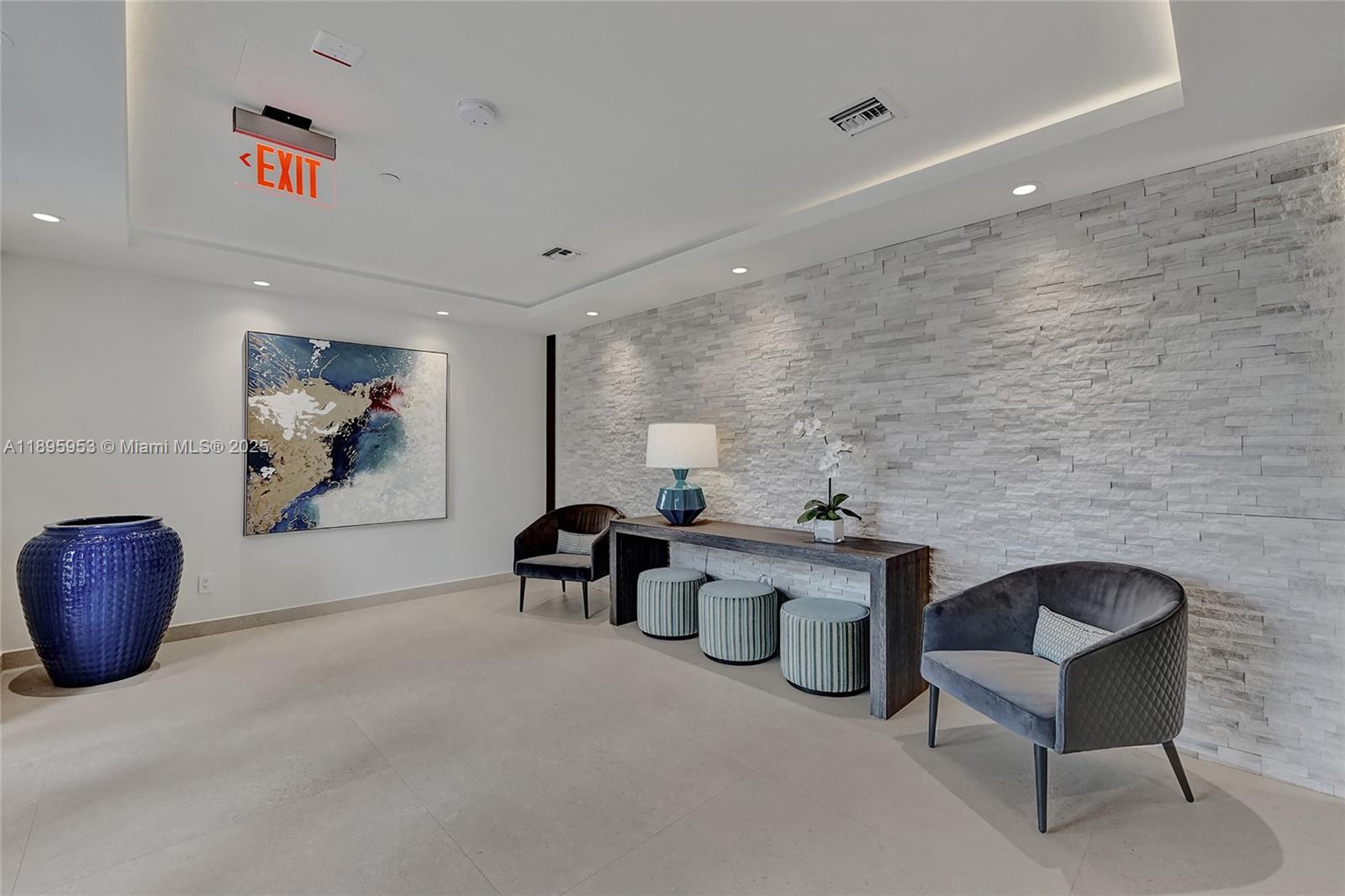 AMERICAS ON THE PARK COND - Residential