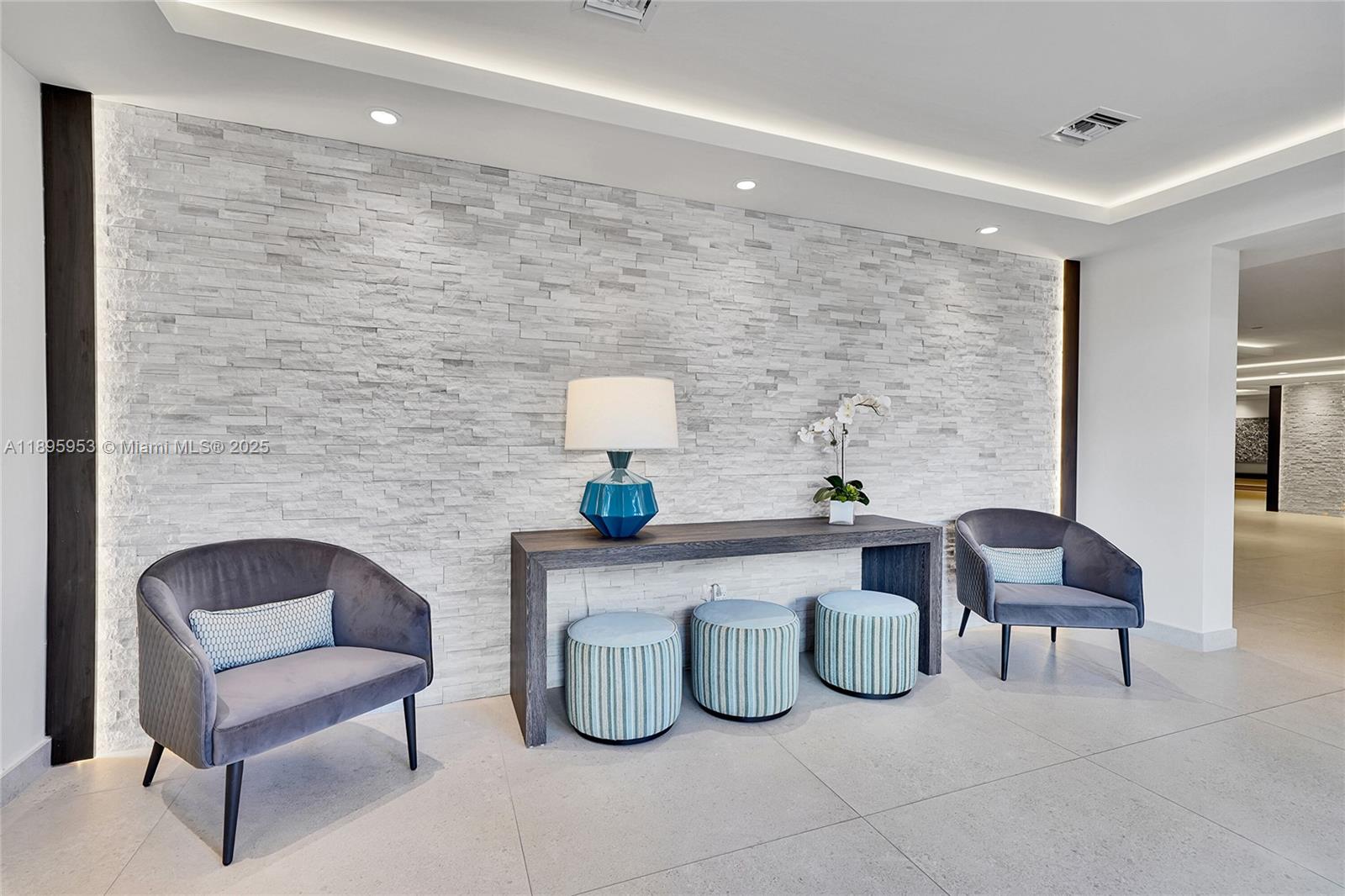 AMERICAS ON THE PARK COND - Residential