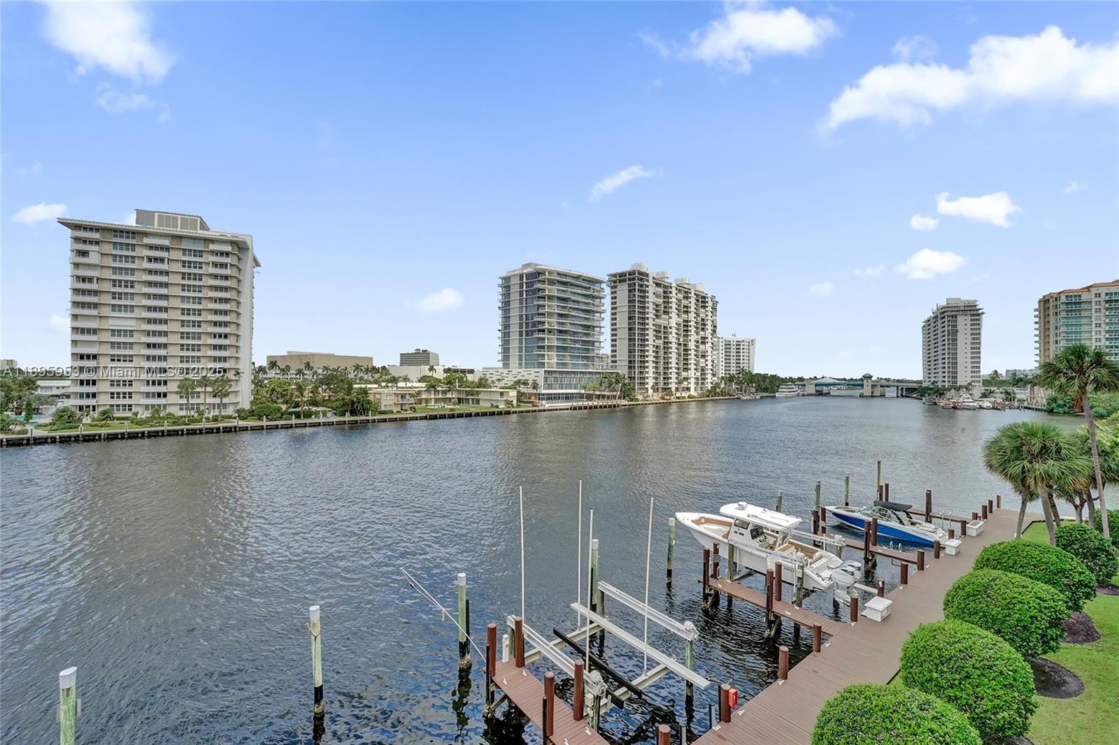 AMERICAS ON THE PARK COND - Residential