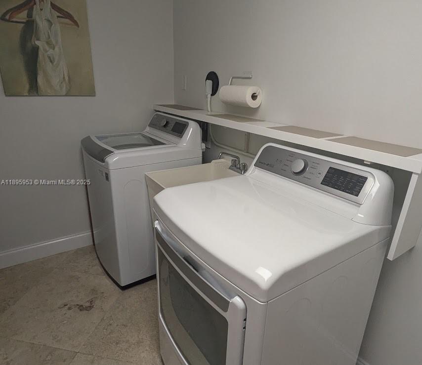 AMERICAS ON THE PARK COND - Residential