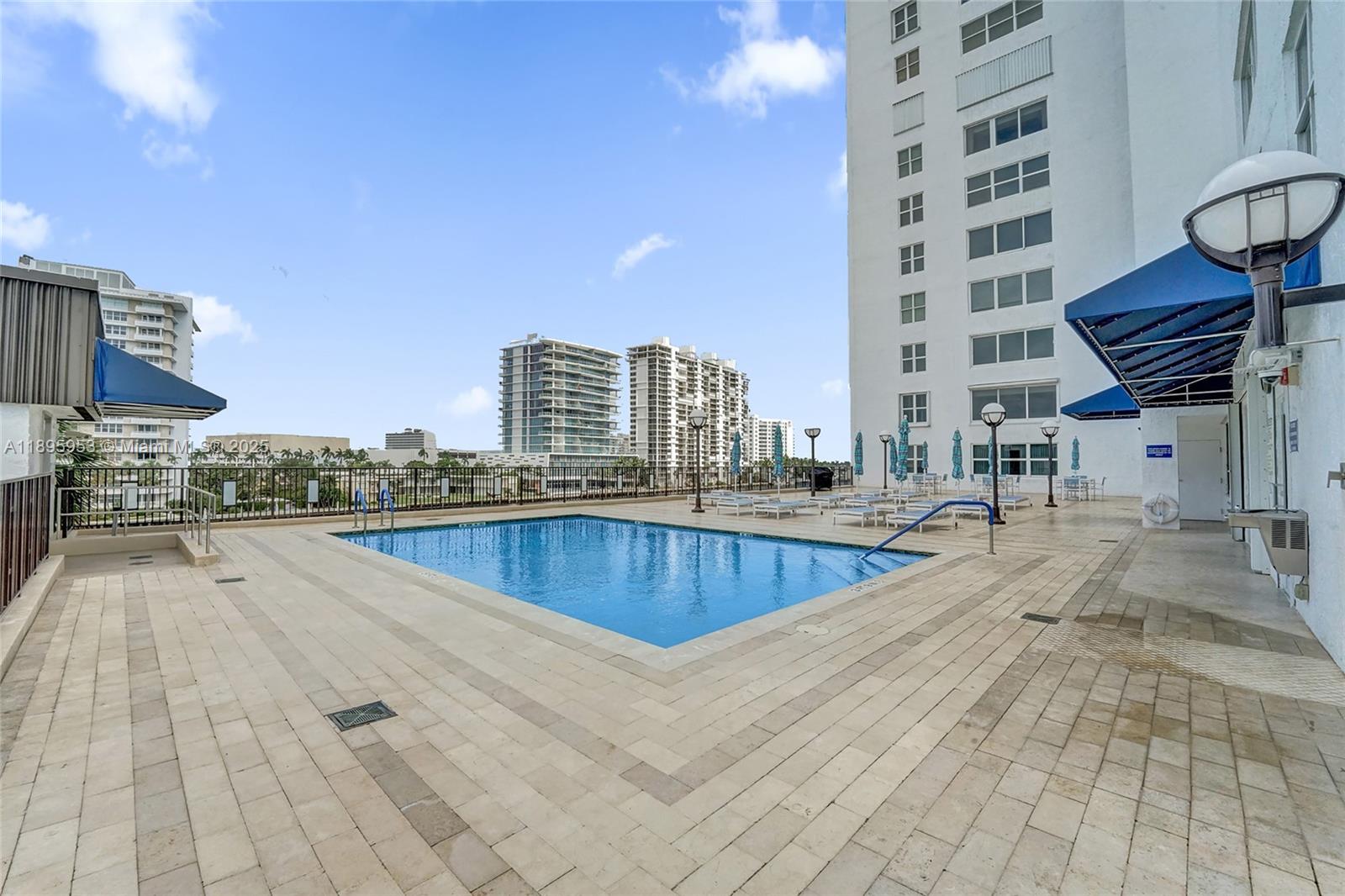 AMERICAS ON THE PARK COND - Residential