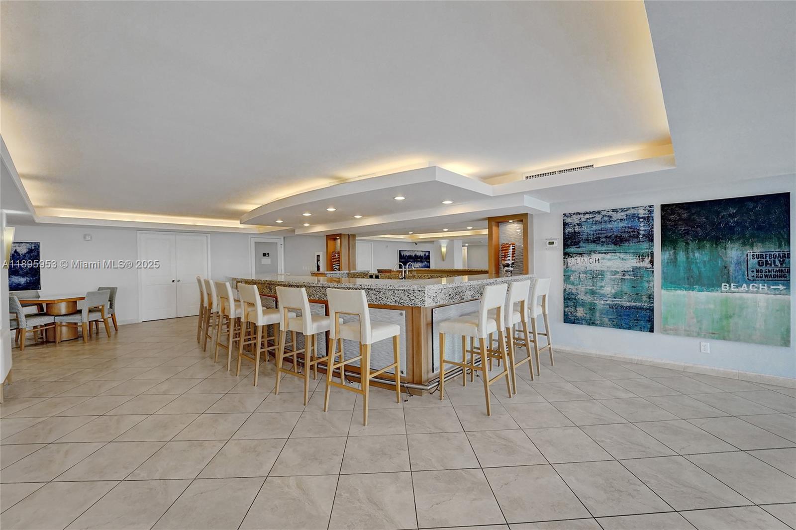 AMERICAS ON THE PARK COND - Residential