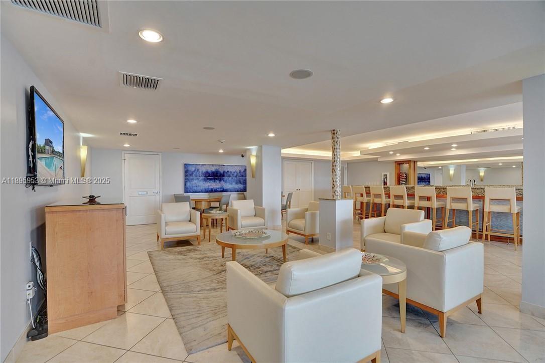 AMERICAS ON THE PARK COND - Residential