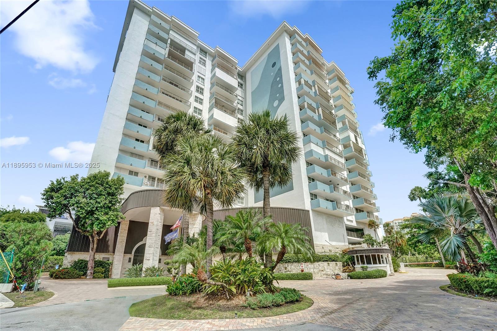 AMERICAS ON THE PARK COND - Residential