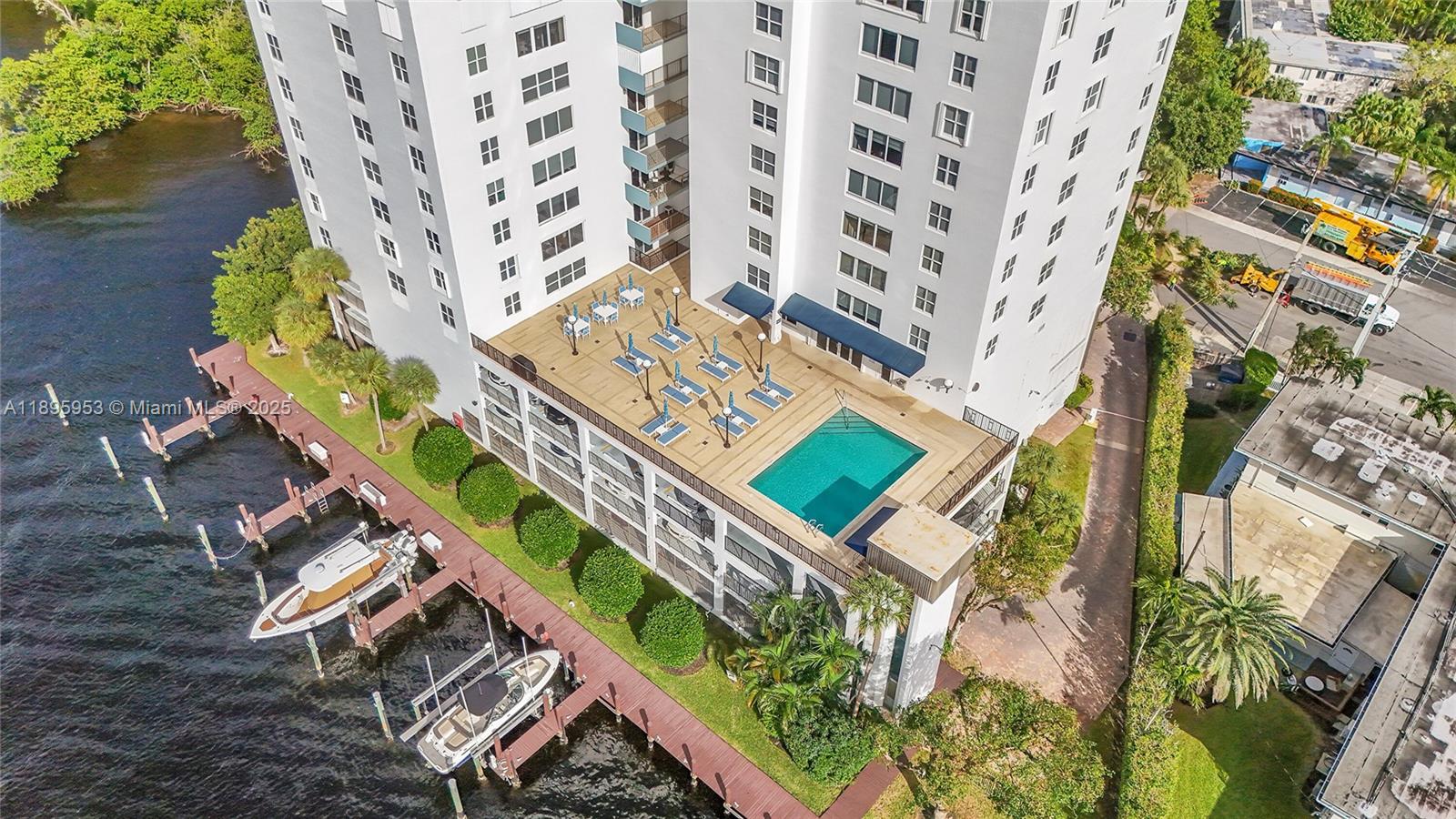 AMERICAS ON THE PARK COND - Residential