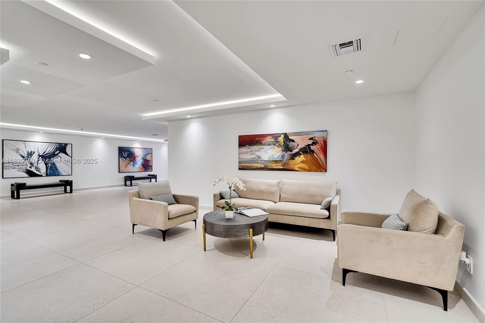 AMERICAS ON THE PARK COND - Residential