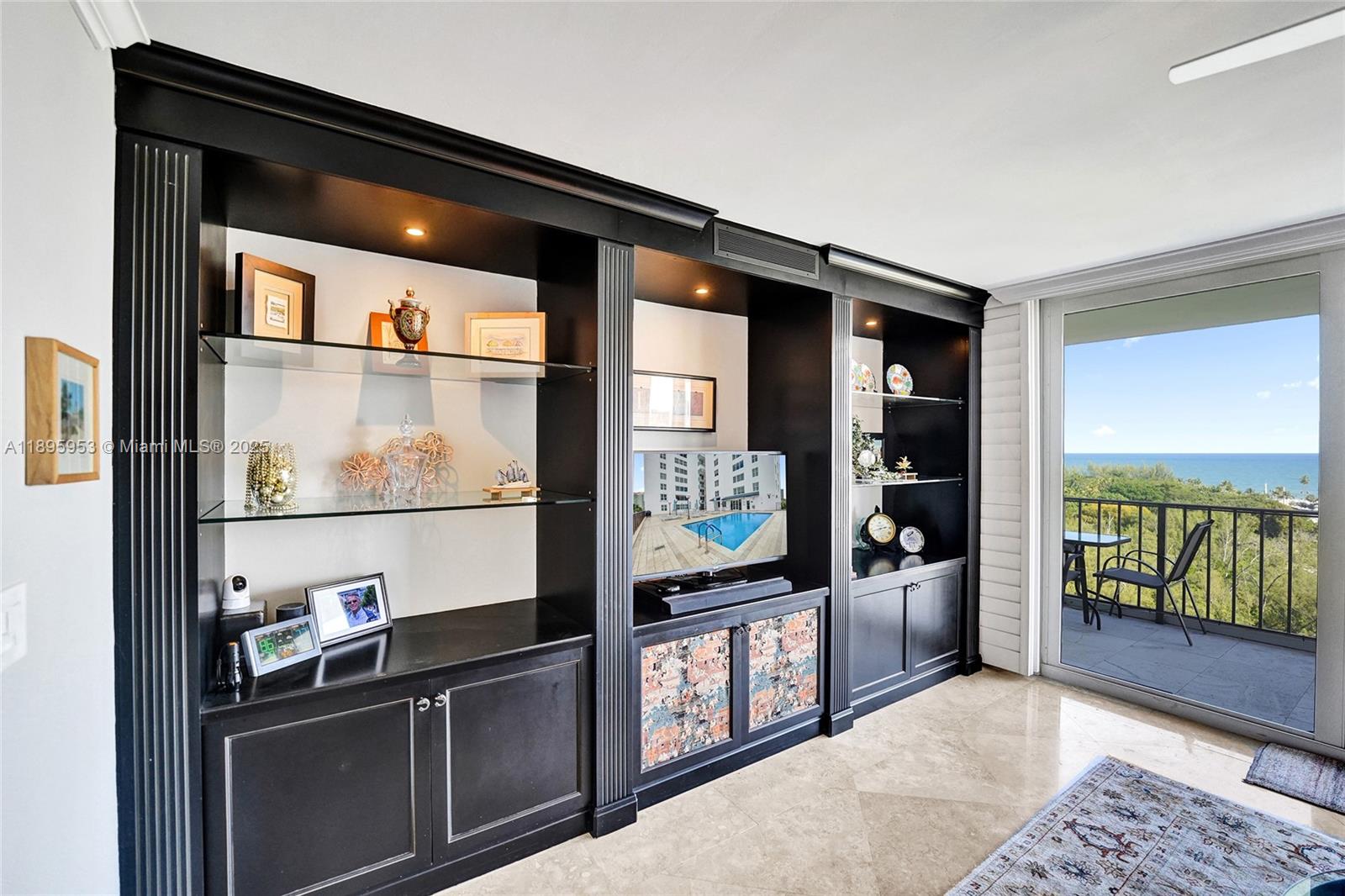 AMERICAS ON THE PARK COND - Residential