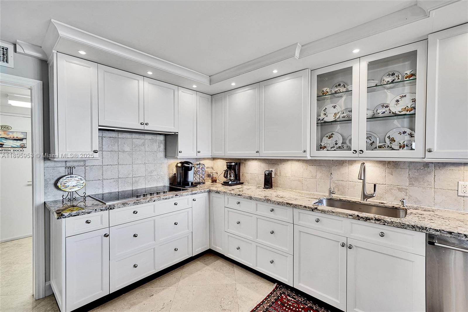 AMERICAS ON THE PARK COND - Residential