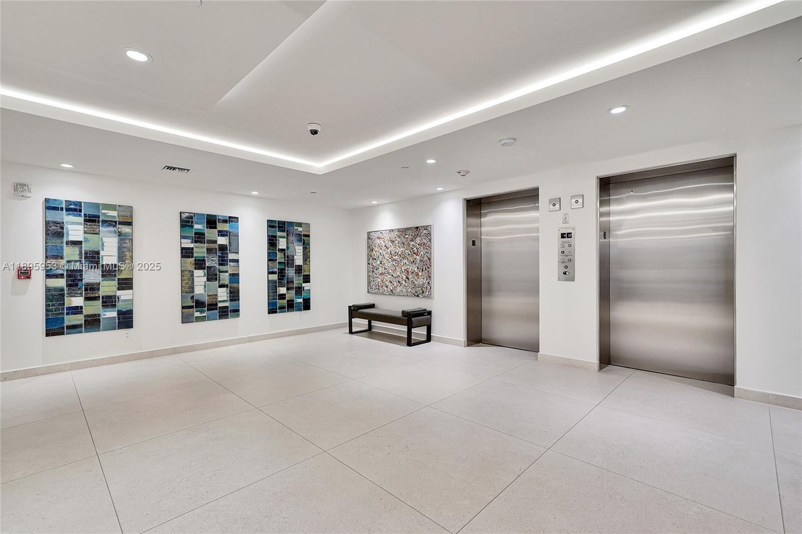 AMERICAS ON THE PARK COND - Residential