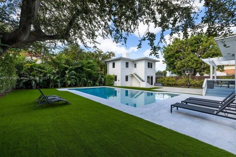 4340 Pine Tree Dr Miami Beach FL 33140