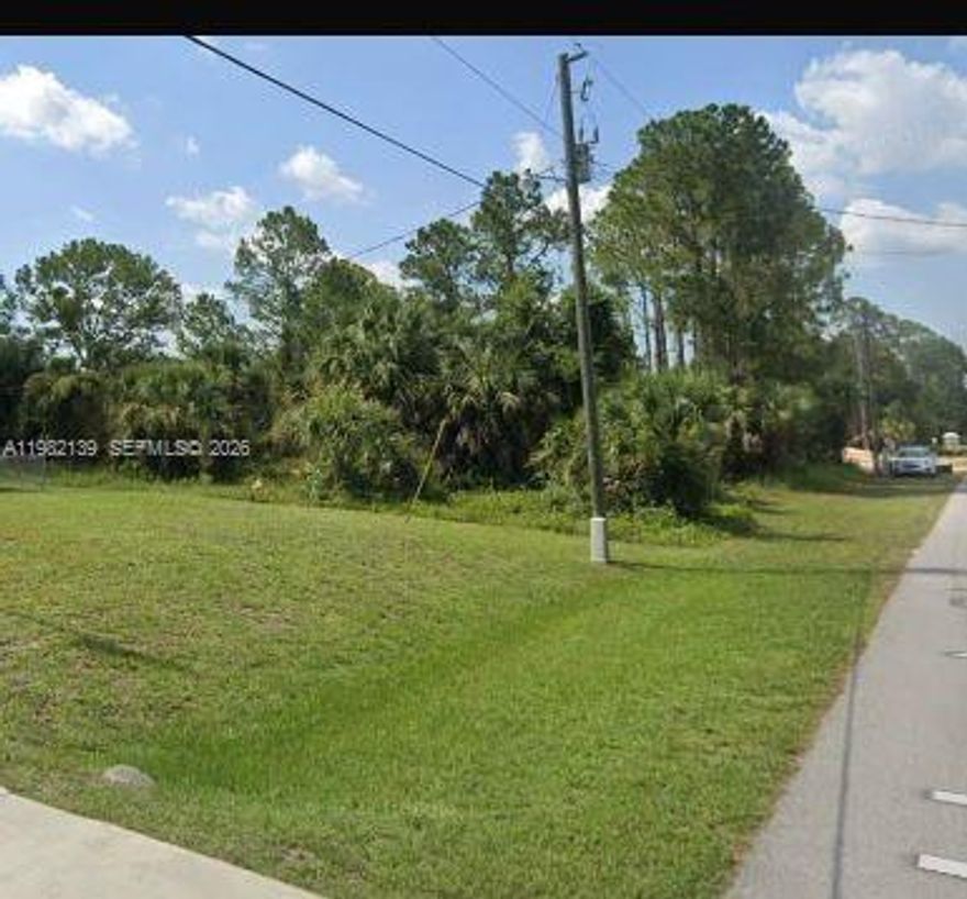 BUILD THE HOUSE OF YOUR DREAMS IN FRONT OF A FRESHWATER CANAL THAT PROVIDES A SERENE AND PICTURESQUE SETTING. BEAUTIFUL BUILDING LOT IN BOOMING AREA OF NORTH PORT. CONVENIENT ACCESS TO A MULTITUDE OF GOLF COURSES, WORLD-CLASS FISHING, BOATING AND STUNNING SANDY GULF BEACHES !
