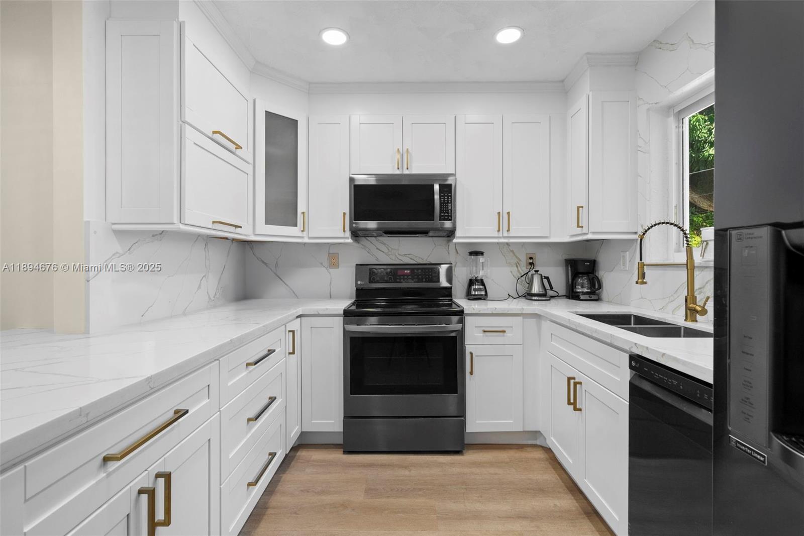 CRAVERO LAKE SHORE EST 2N - Residential