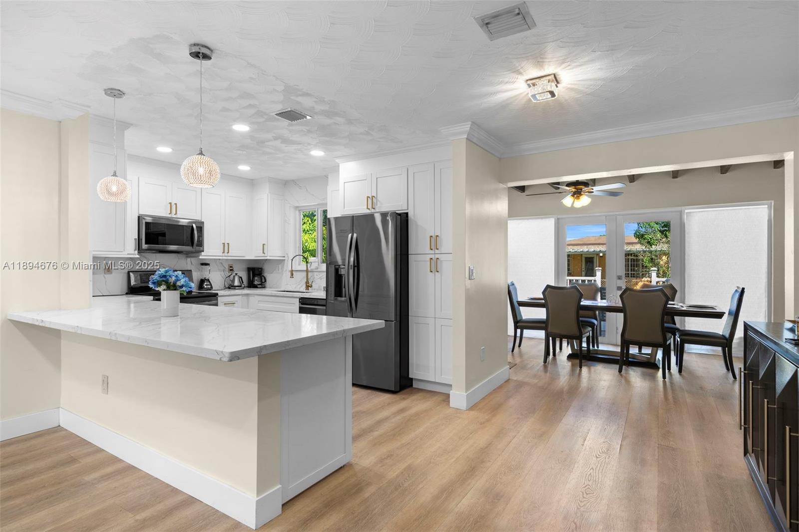 CRAVERO LAKE SHORE EST 2N - Residential