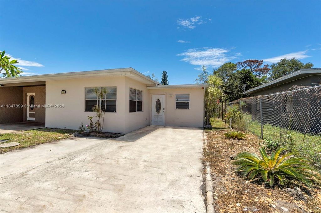 Photo of 213 NW 28th Ave, Fort Lauderdale, FL 33311 (MLS # A11847899)