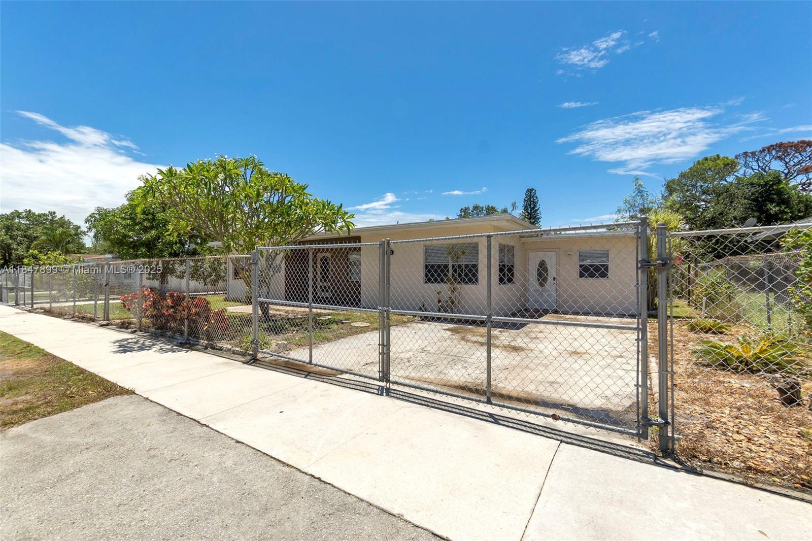 213 NW 28th Ave, Fort Lauderdale, FL, 33311/$389,900 3 213 NW 28th Ave