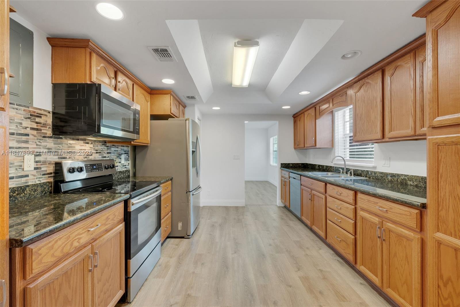 213 NW 28th Ave, Fort Lauderdale, FL, 33311/$389,900 4 213 NW 28th Ave