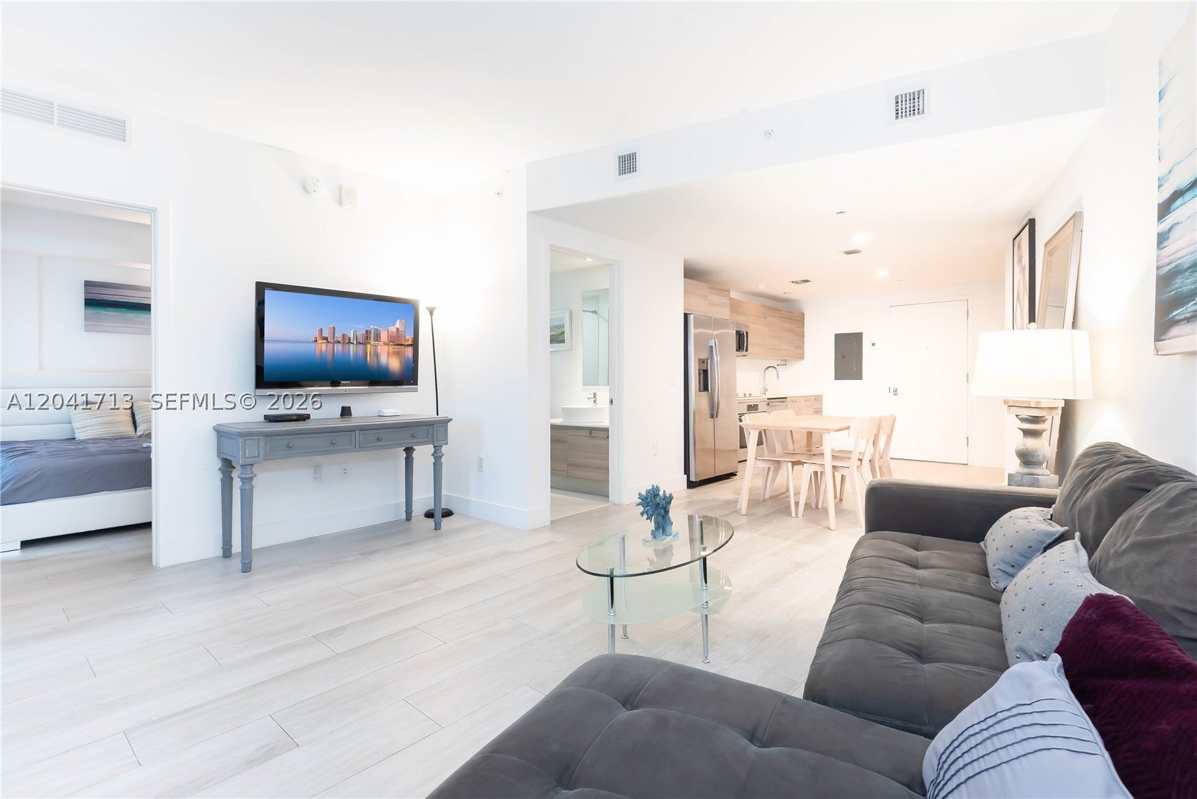 121 NE 34th St 814