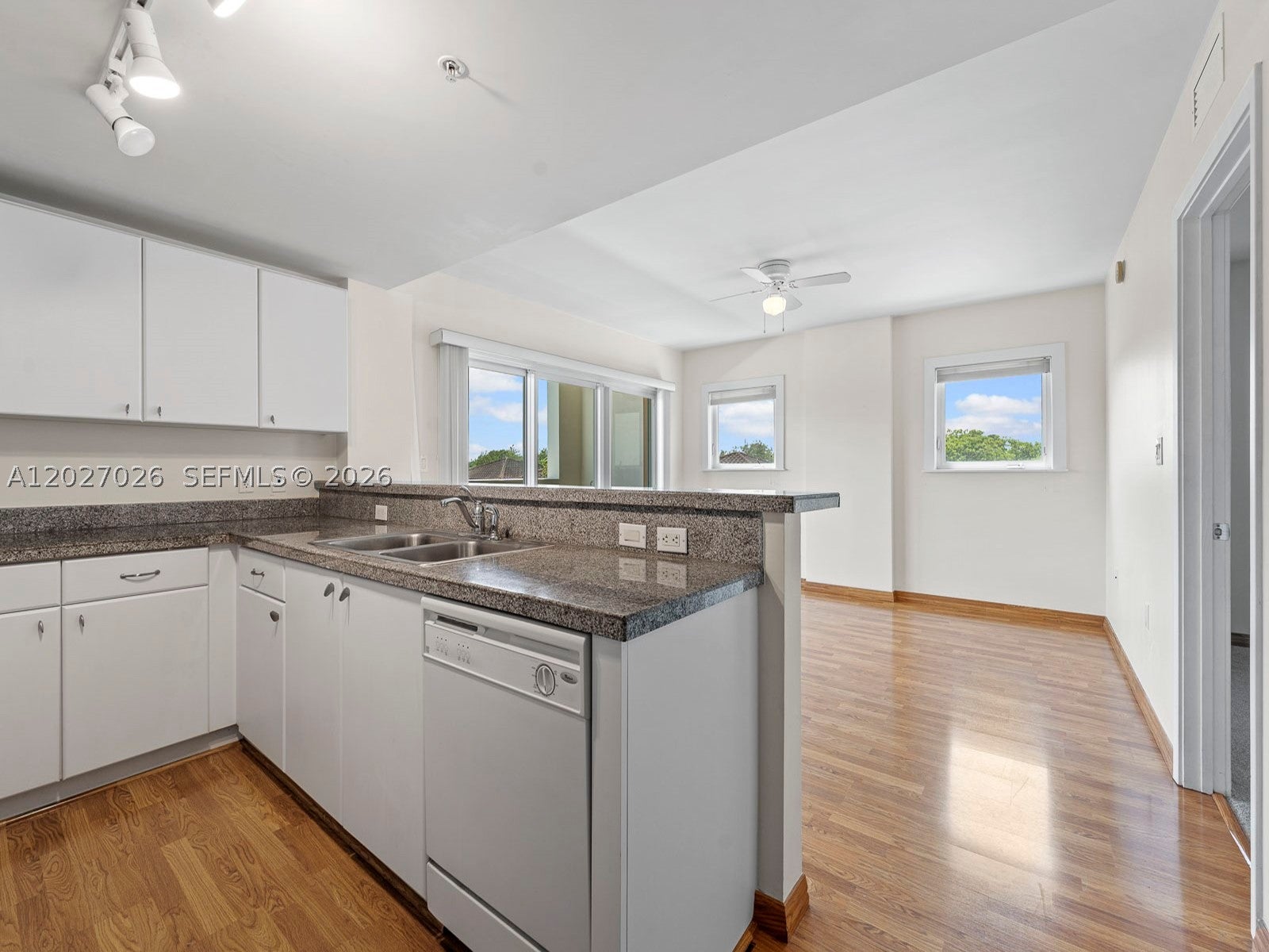 2740 SW 28th Ter 508