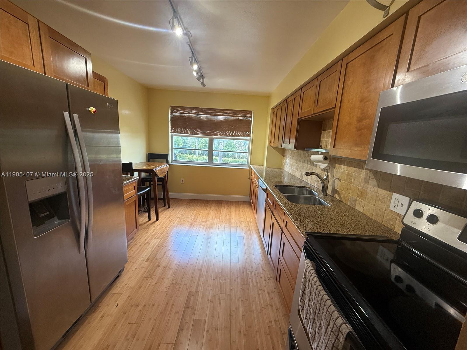 2801 NE 183rd St 202W