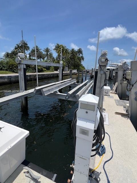 Grove Isle Marina - Land