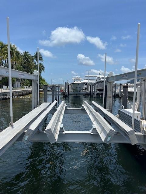 Grove Isle Marina - Land